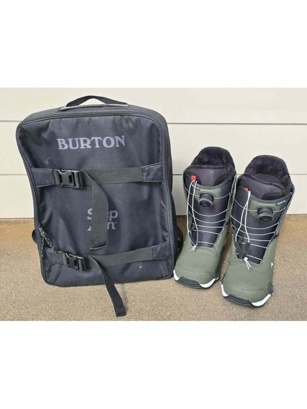Men’s Size 11 nowboard Boots with Bag